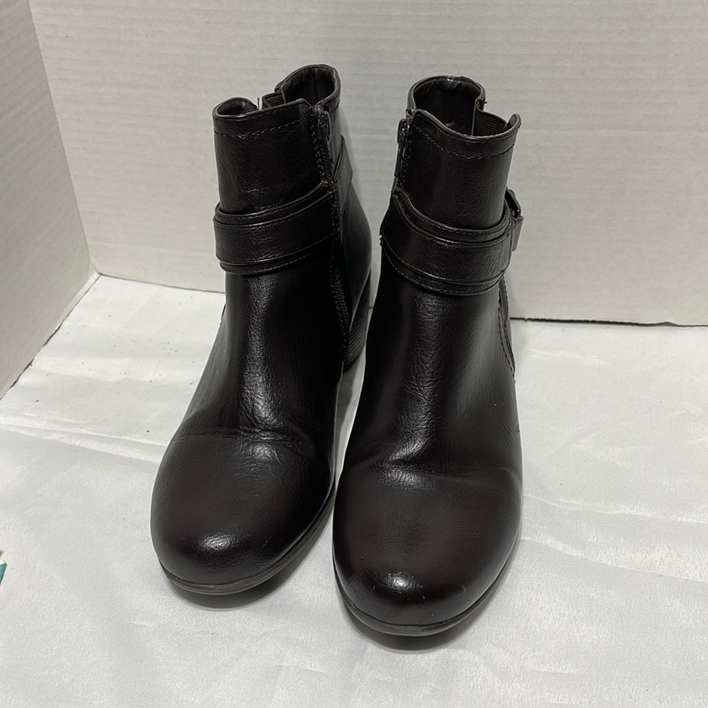 Croft and borrow 8 1/2 medium brown ankle boots